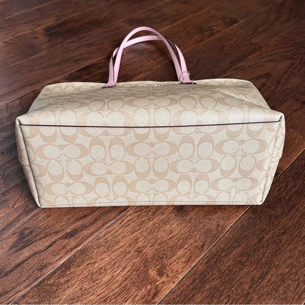 Coach 76636 signature town tote in light khaki and blossom pink - Picture 9 of 16